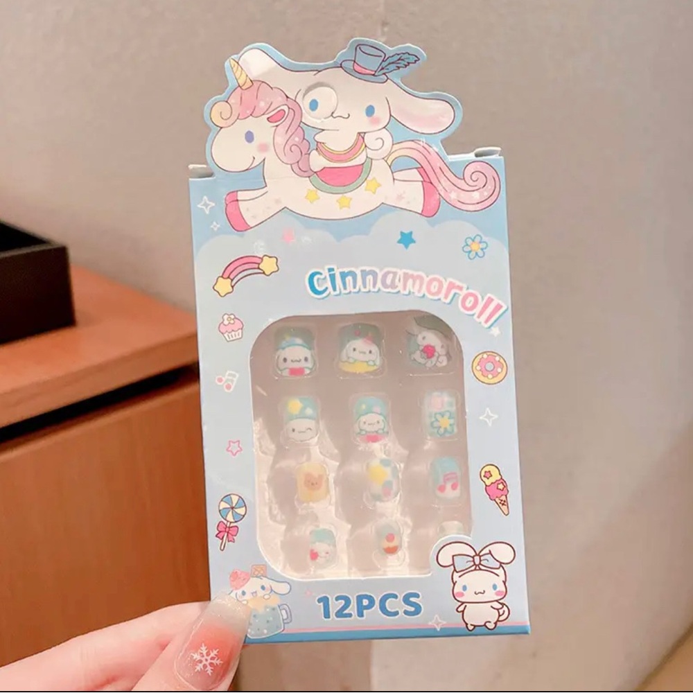 Cinnamonroll nails